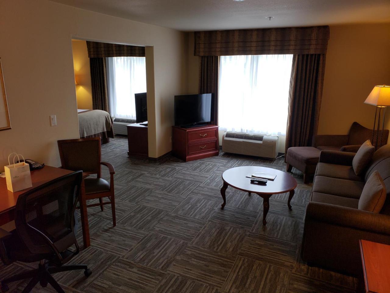 Wingate By Wyndham - Edmonton West Hotell Exteriör bild